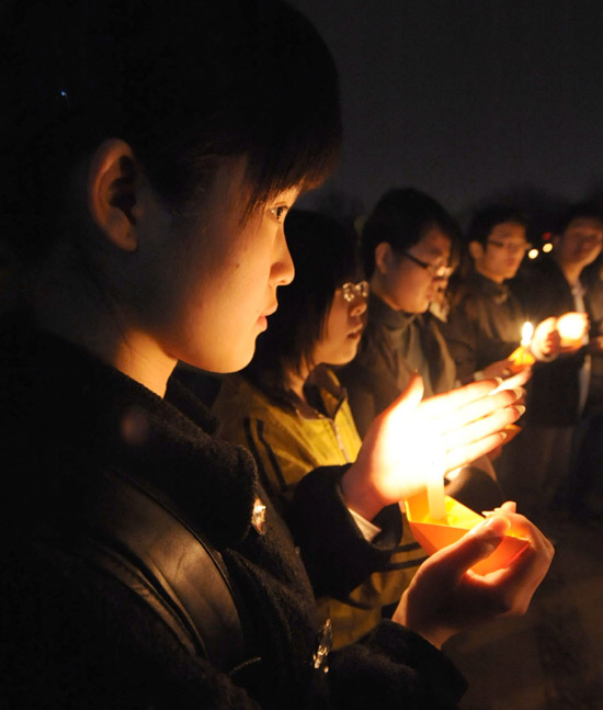 Students mourn earthquake victims