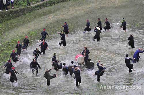 Miao water drum dance celebrates offering