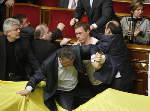 Scuffle in Ukrainian parliament