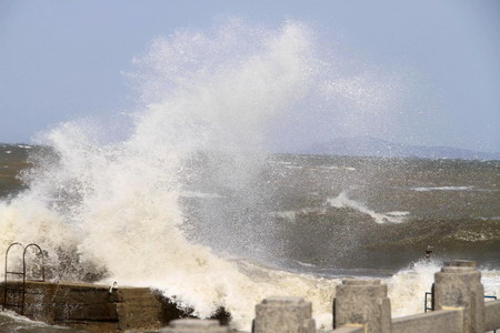 Gales hit East China's Shandong province