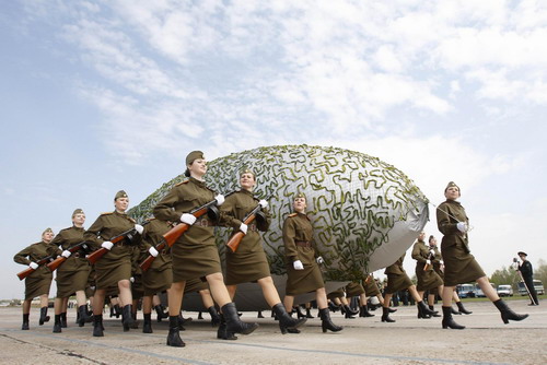 Russia and Ukraine practice for May 9 military parade