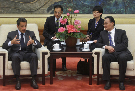 China's top legislator meets French president