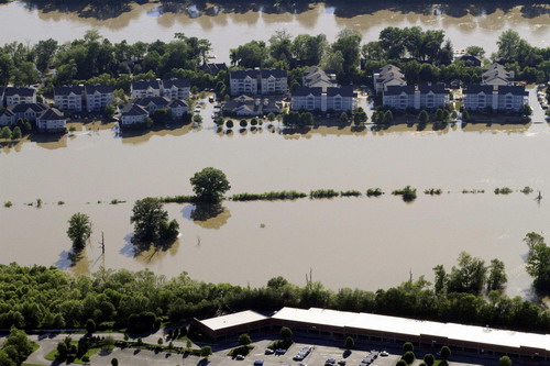 Heavy rains flood Tennessee