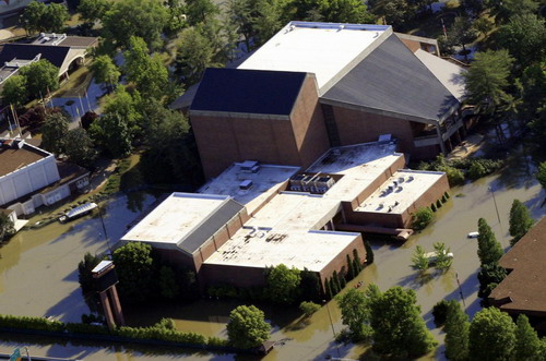 Heavy rains flood Tennessee