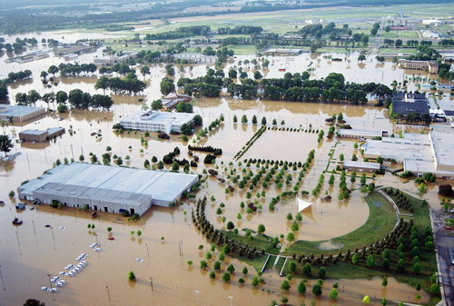 Heavy rains flood Tennessee