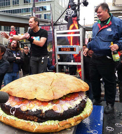 Canada attempts giant burger to beat US record