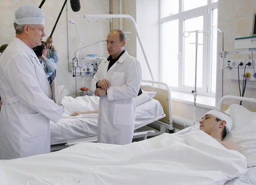 Putin visits victim of Raspadskaya mine explosion