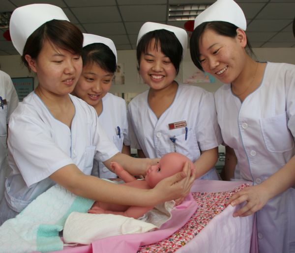 Nurses show professional skills on International Nurses Day