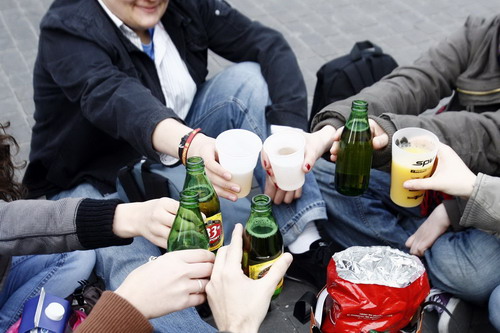 Thousands protest street alcoholic beverages ban in France