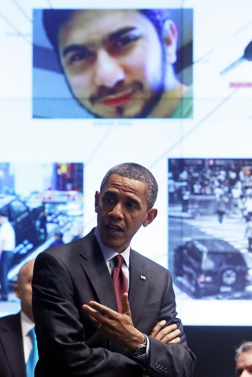 Obama visits the Real Time Crime Center