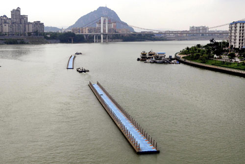 Pontoon bridge removed to avoid high water