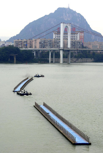 Pontoon bridge removed to avoid high water