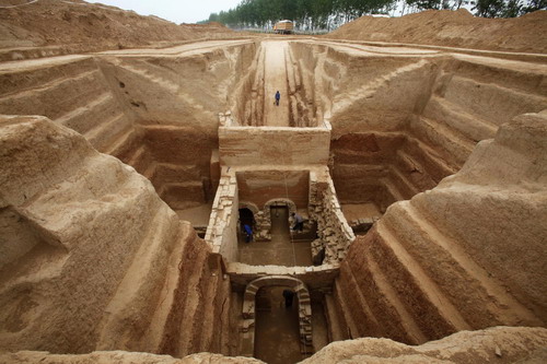 Ancient generals tomb unearthed in Henan