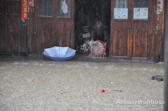 Hunan hit hard by floodwaters