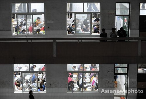 Students cram for college entrance exam