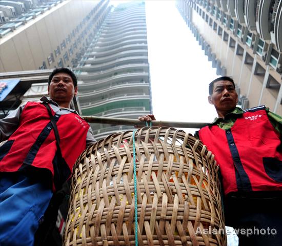 'Bangbang men' bear city's weights on shoulders