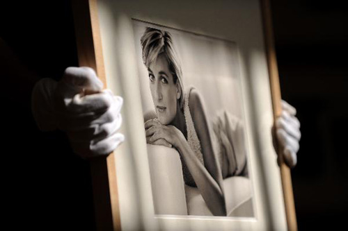 Princess Diana's photo to be auctioned