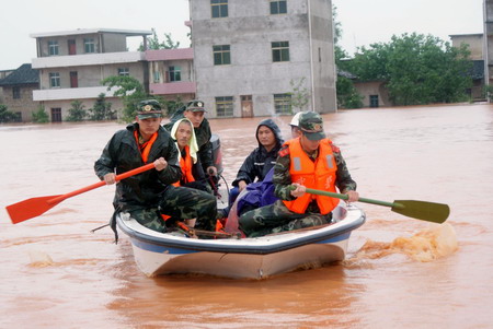 Over 165,000 evacuated in South China floods