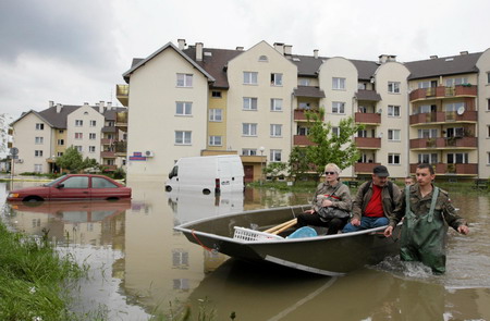 Poland floods force evacuations