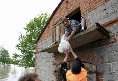 Poland floods force evacuations