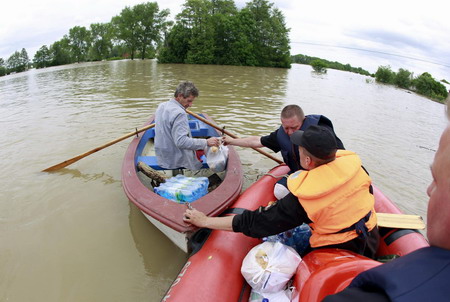 Poland floods force evacuations