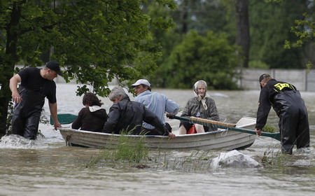 Poland floods force evacuations