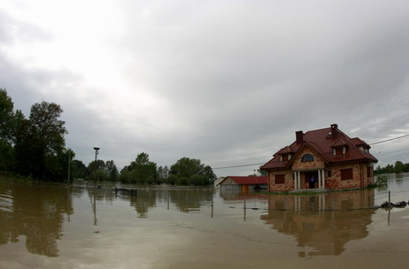 Poland floods force evacuations