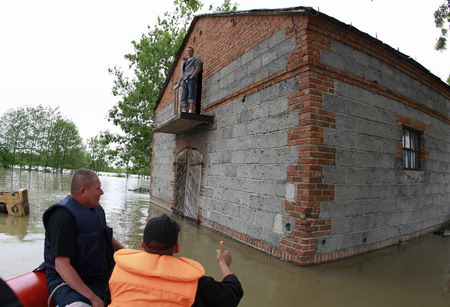 Poland floods force evacuations