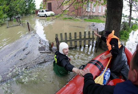 Poland floods force evacuations