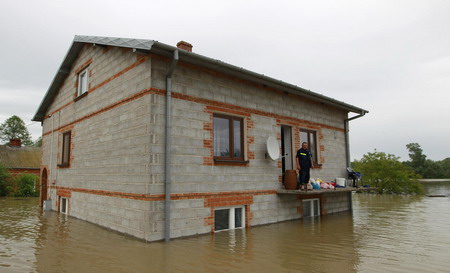 Poland floods force evacuations