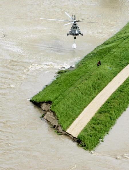Poland floods force evacuations