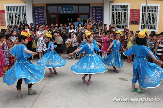 Xinjiang pupils celebrate Children's day