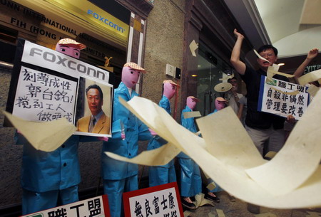 Workers' rights groups protest Foxconn in HK