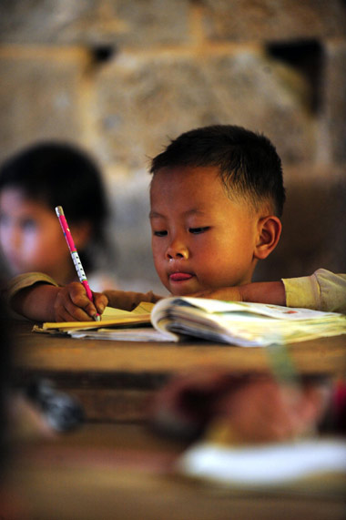 One-room schoolhouse for Yao children