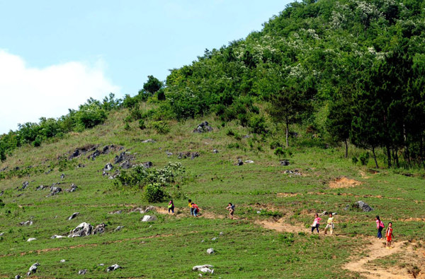 One-room schoolhouse for Yao children