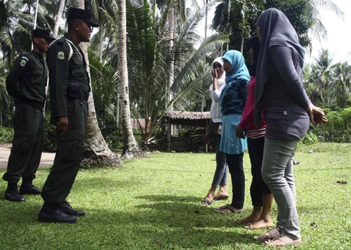 Women caught wearing tight pants given skirt in Aceh