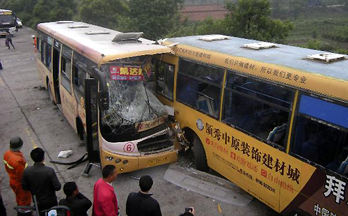 Over 60 injured in bus collision in Central China