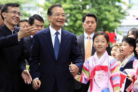 Premier Wen visits Chinese Culture Center in Seoul