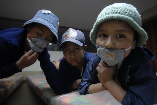Volcano eruption spurs evacuation in Ecuador