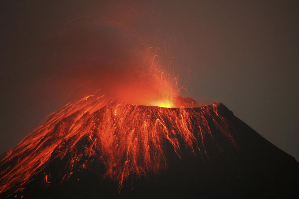 Volcano eruption spurs evacuation in Ecuador