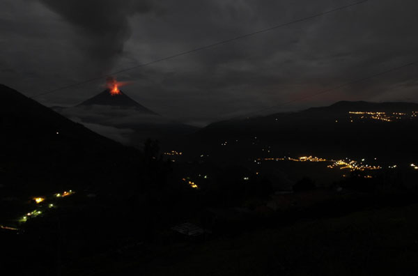 Volcano eruption spurs evacuation in Ecuador