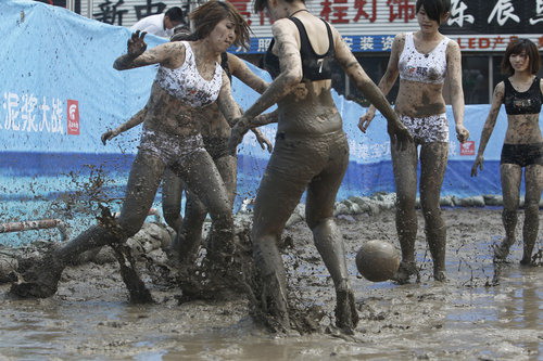 Soccer babes fight in mud to herald World Cup