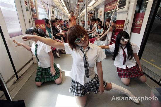 Musical 'schoolgirls' perform for commuters