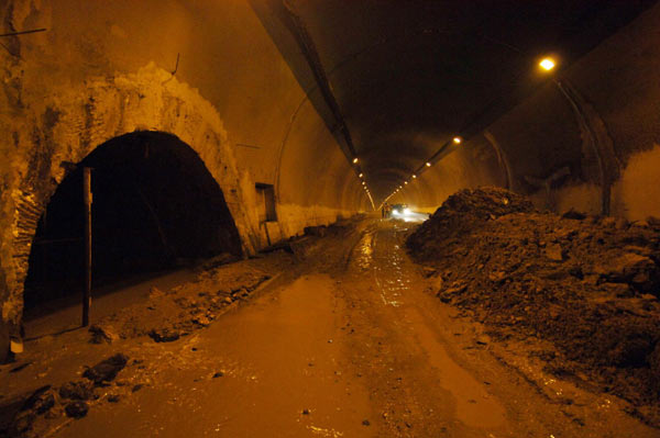 Tunnel flooding accident kills 4 in SW China