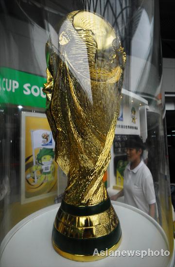 Replica of World Cup trophy presented at Expo