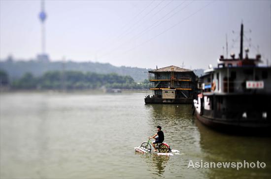 Water bike helps man cross river