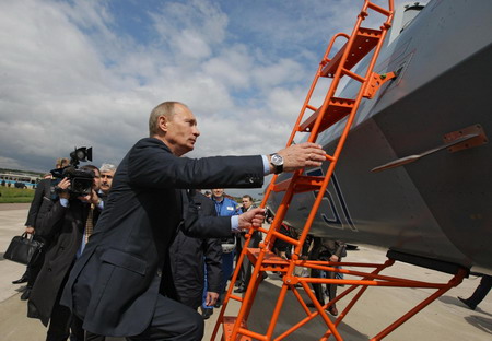 Putin attends test flight of Russia's new fighter