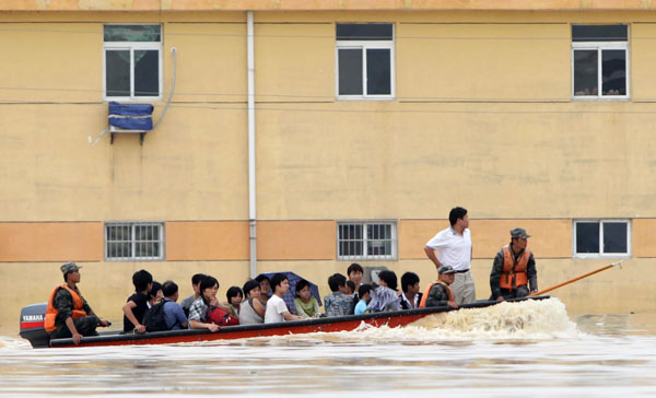Residents evacuated to safety in Jiangxi