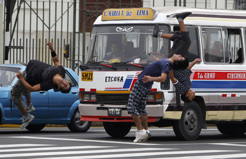 Young men play stunt to get tips from drivers