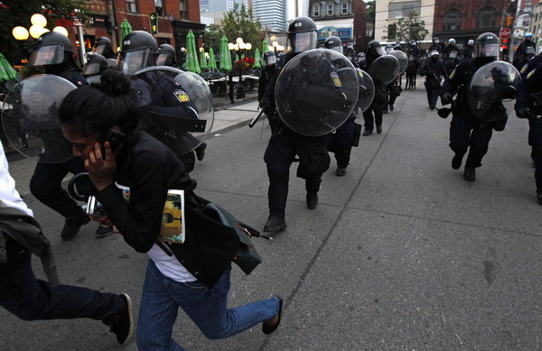 Thousand protest against G20 summit in Toronto